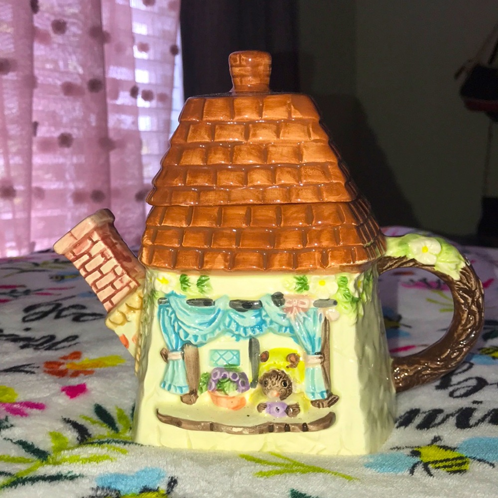 house tea pot vintage 🏠:)